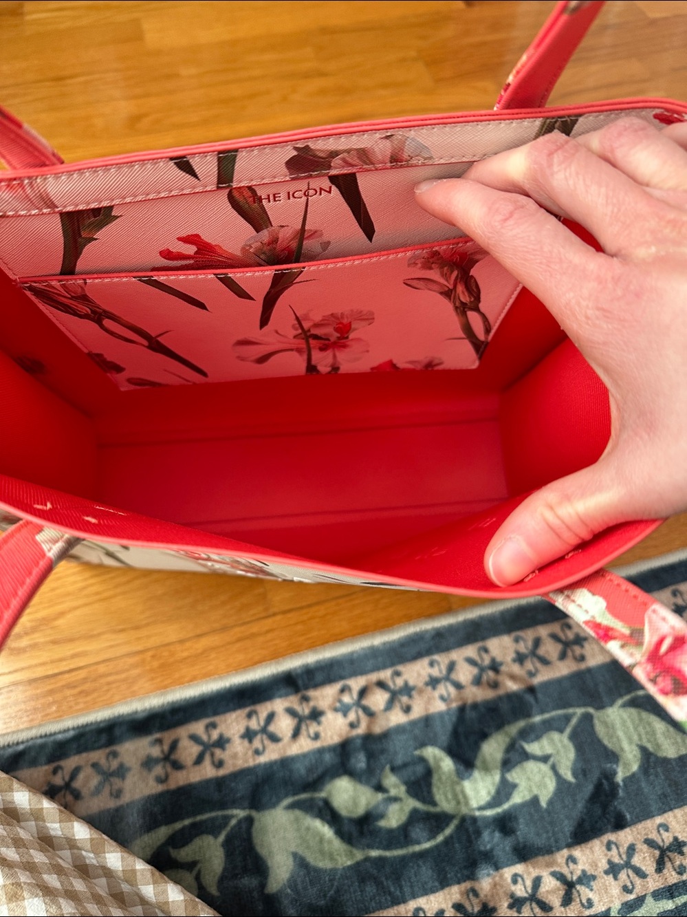 Ted Baker the Icon floral tote bag - Picture 4 of 5